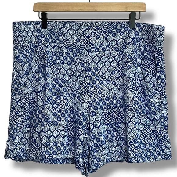 Lane Bryant Blue White Printed Smocked Shorts Sz‎ 18/20 Coastal Preppy Vacation - Picture 1 of 9
